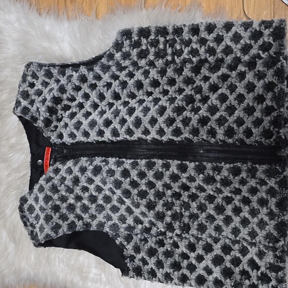 Alice + Olivia furry vest M/L - Picture 1 of 5